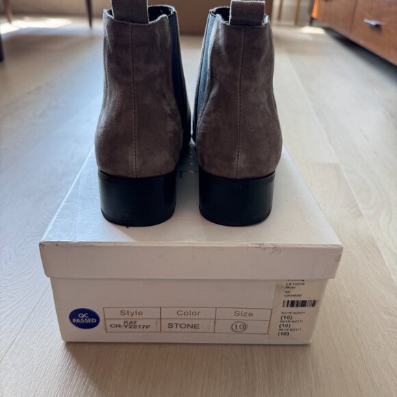 RAYE “Kat” Suede Chelsea Booties – Stone Taupe – Women’s 10 - Picture 3 of 5